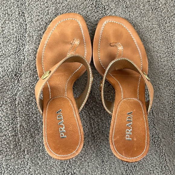 Prada Leather Studded Accents T-Strap Sandals Women's Size: 38.5/8.5 - Picture 4 of 9